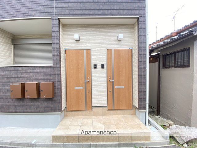 石原町アパートの玄関写真