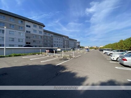 ヴィラナリー函館４号棟（ヴィラナリーハコダテヨンゴウトウ）[2DK/50.69m2]の駐車場