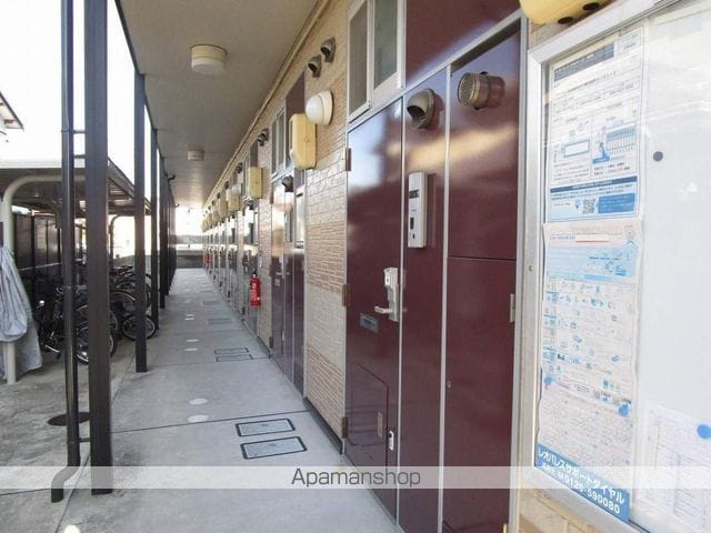 レオパレス南の風 IIIの玄関写真