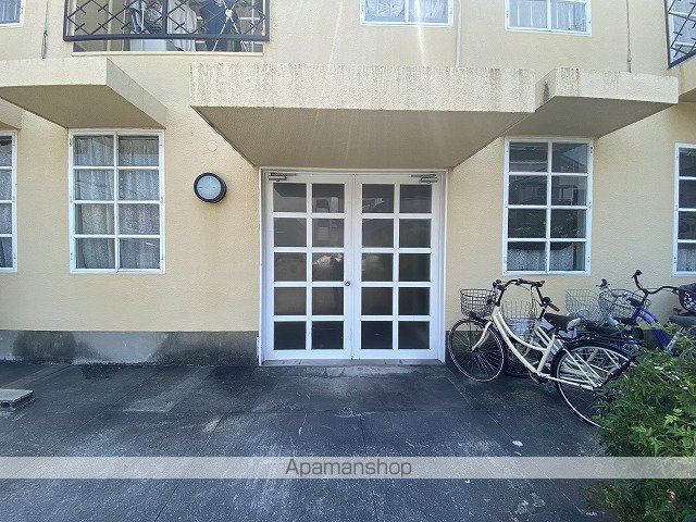 アパルトマンKの玄関写真