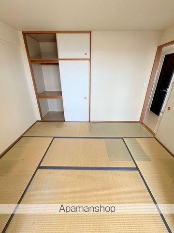 サーパス附属小前の内装写真