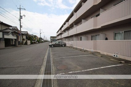ベルメゾン石井[1K/25m2]の駐車場