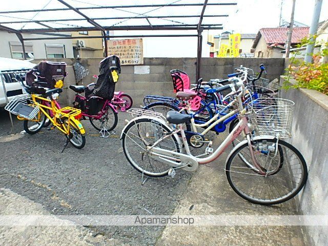 西本マンションの玄関写真