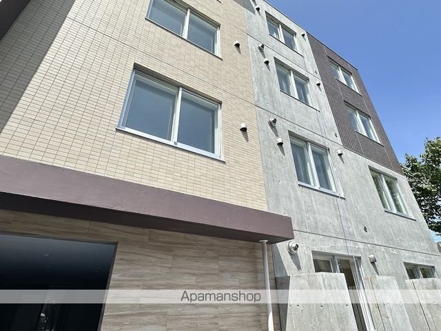 エアフォルク学園前の外観写真