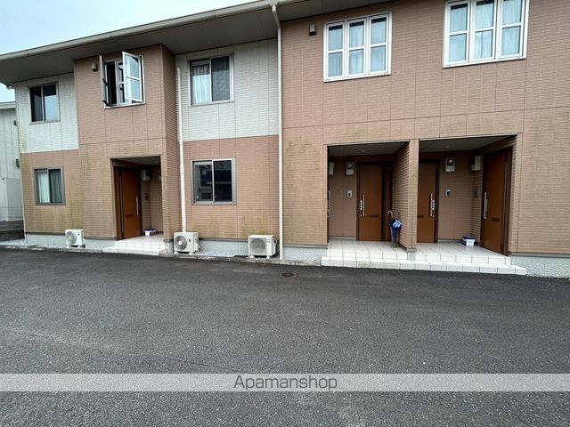 カメリアコートA棟の玄関写真
