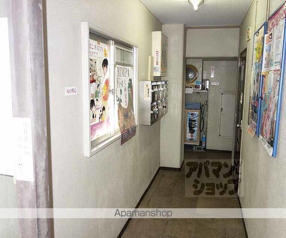 フロンティア西森ビルの玄関写真