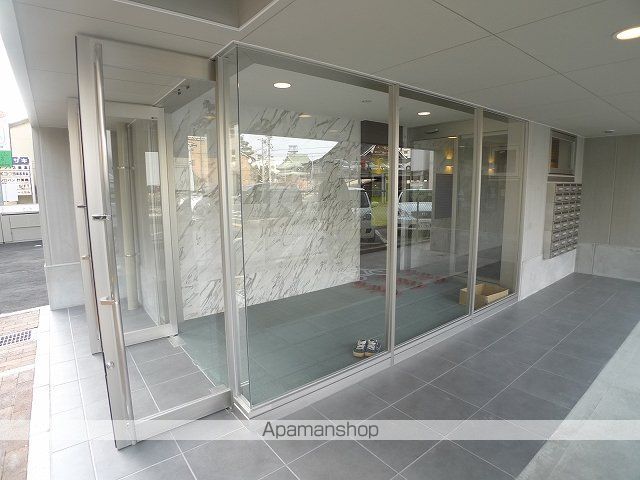 クルエボヌール本町の玄関写真