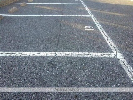 レオパレスルミエール[1K/21.81m2]の駐車場2