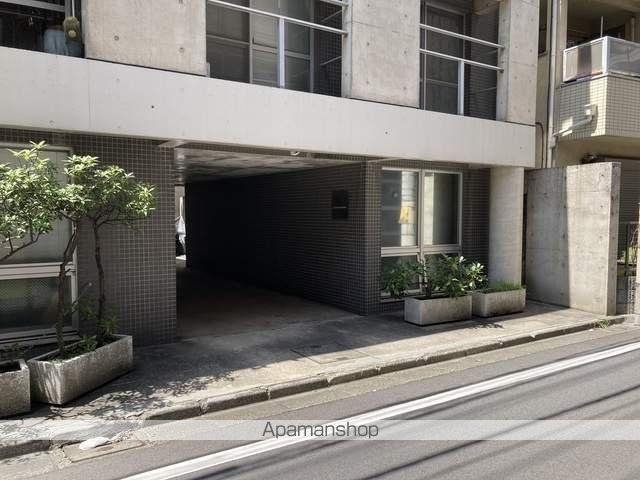 駒鳥アパートメントの玄関写真