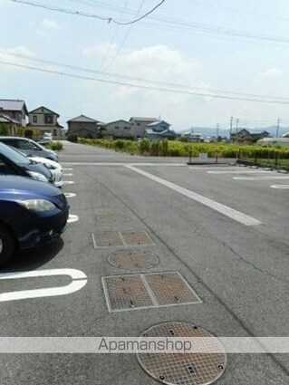 ロジュマングラシューＩ[2LDK/57.57m2]の駐車場1