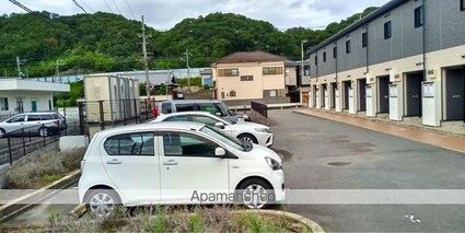 レオパレスウェル[1K/23.61m2]の駐車場