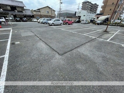 滋賀県草津市青地町[1K/23.4m2]の駐車場