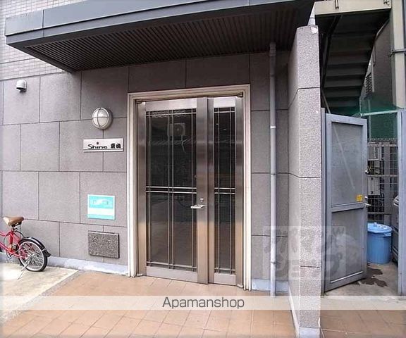 シャイン東山の玄関写真