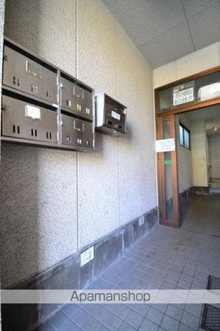 信栄ビルの玄関写真