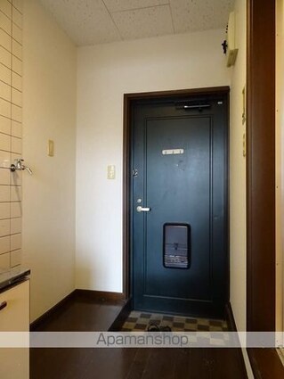 ホワイトキャッスル遠見塚７番館[1K/23.6m2]の玄関