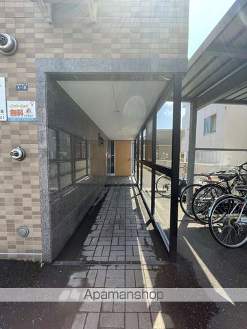 サンテラス宮の森の玄関写真