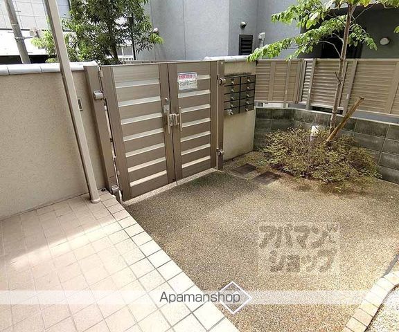 アルテランサ大宮の玄関写真