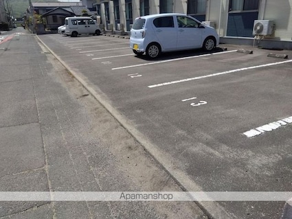 レオネクストグロワール[1K/28.02m2]の駐車場1