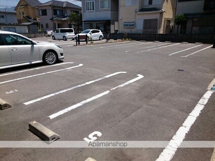 ベリーリーフ[1LDK/43.1m2]の駐車場1