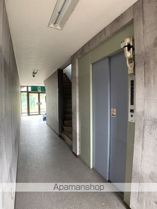 中ビル[2LDK/53.4m2]のエントランス