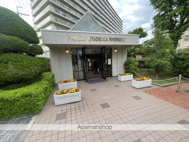 ファミール北大阪リバーサイドの玄関写真
