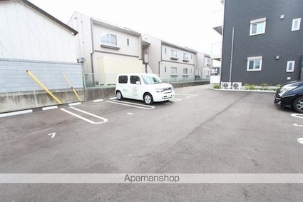 シャーメゾン伏石町[2LDK/59.55m2]の駐車場