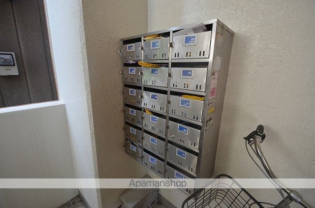三宅ビルの玄関写真
