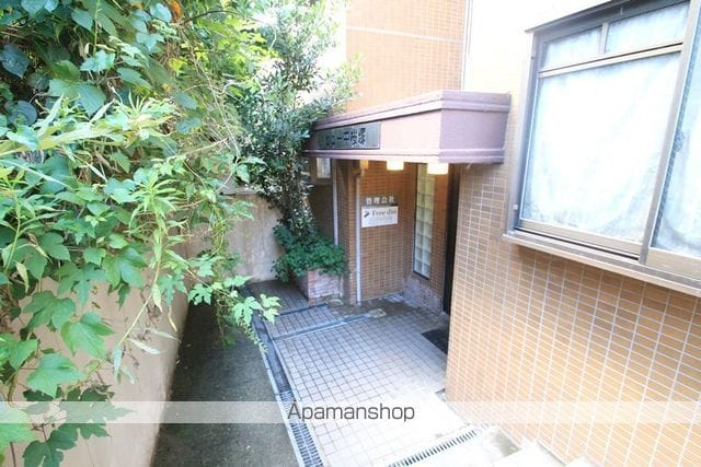フリーディオ中桜塚の玄関写真