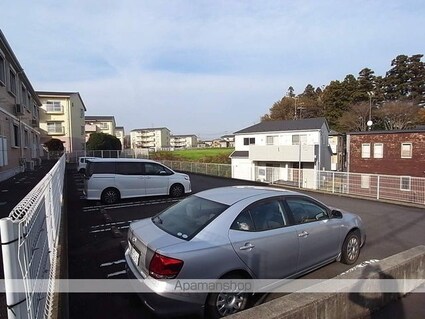 茨城県土浦市中[2LDK/64.43m2]の駐車場2