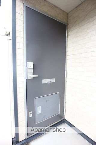 レオパレス華の玄関写真