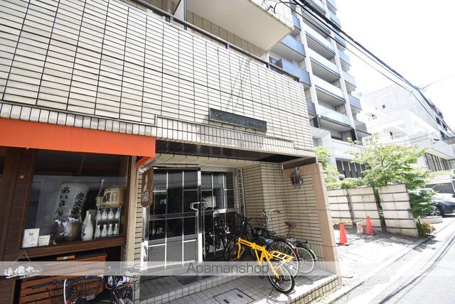 クレセント小町の玄関写真