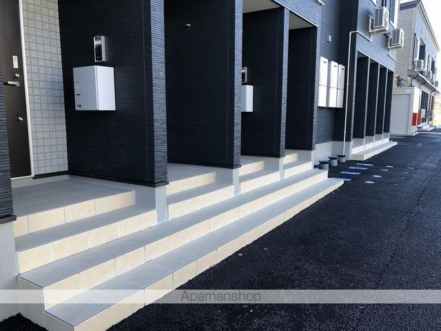 Stone river station B棟(ストーンリバースタの玄関写真