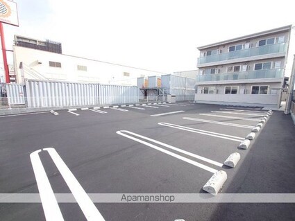 ウィステリア[1R/31.8m2]の駐車場