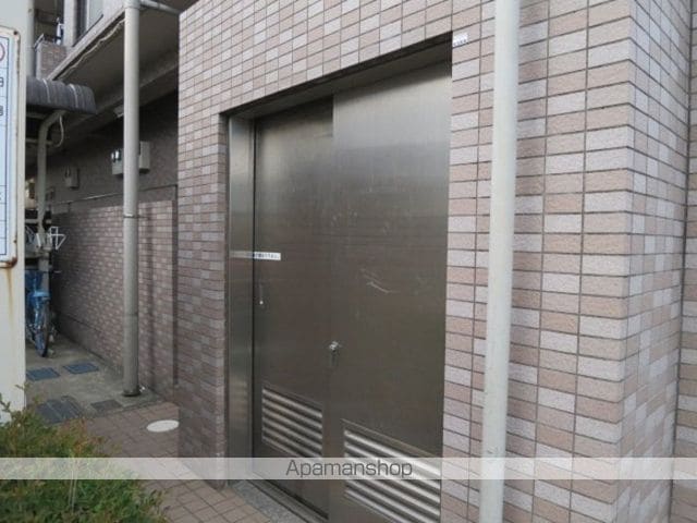 パインツリーコートの玄関写真