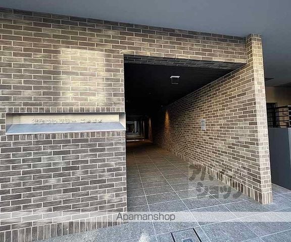 グランレブリー二条城東の玄関写真