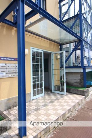アパートメント二階の玄関写真
