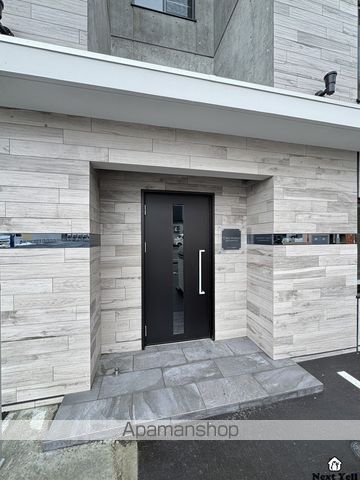 CREAMAISON東札幌SWの玄関写真