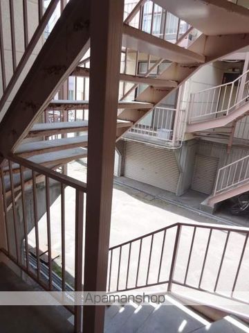 クレセントハウスB棟の玄関写真