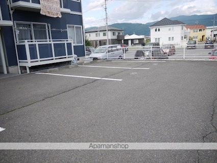 ブルーヒルＡＢ棟[3K/50.78m2]の駐車場