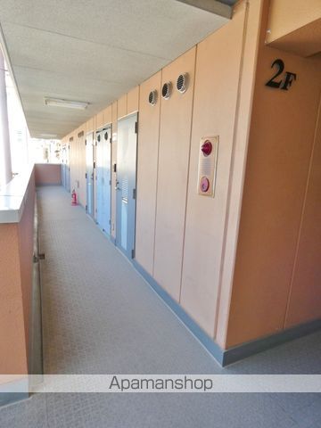 エタージュ中宮の玄関写真