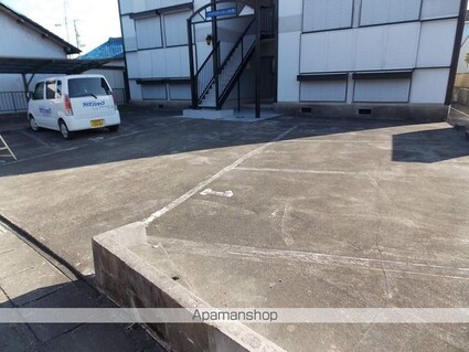 メゾンドール小木[3DK/39.6m2]の駐車場