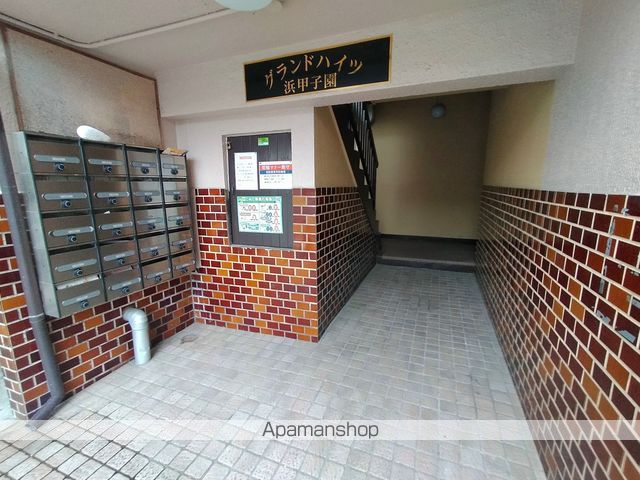 グランドハイツ浜甲子園の玄関写真