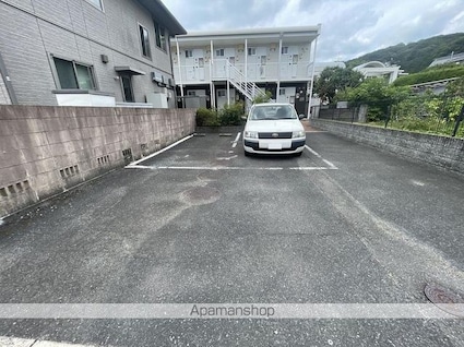 レオパレスＵｒｂａｎ　Ｆｏｒｅｓｔ[1K/19.87m2]の駐車場2