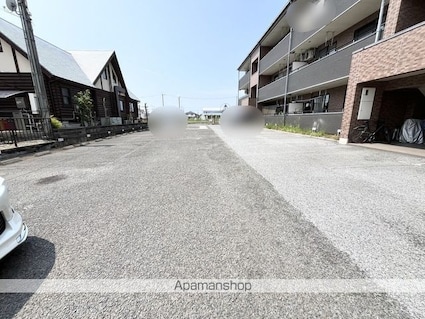 フレッシュコーポ近江[3DK/59m2]の駐車場