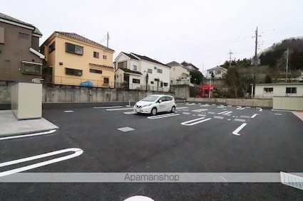 鈴蘭[1LDK/45.33m2]の駐車場2