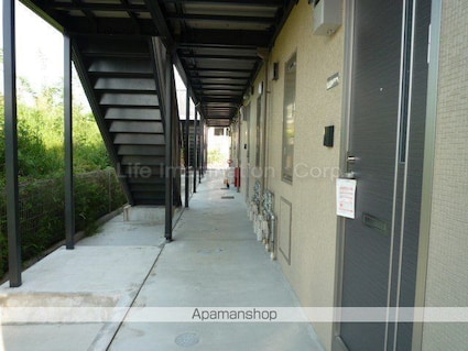 メゾン栗東[1LDK/40m2]のエントランス