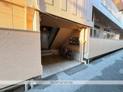 メゾン八幡[3DK/58m2]のエントランス