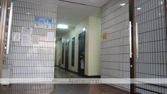ラパンジール小路東の玄関写真