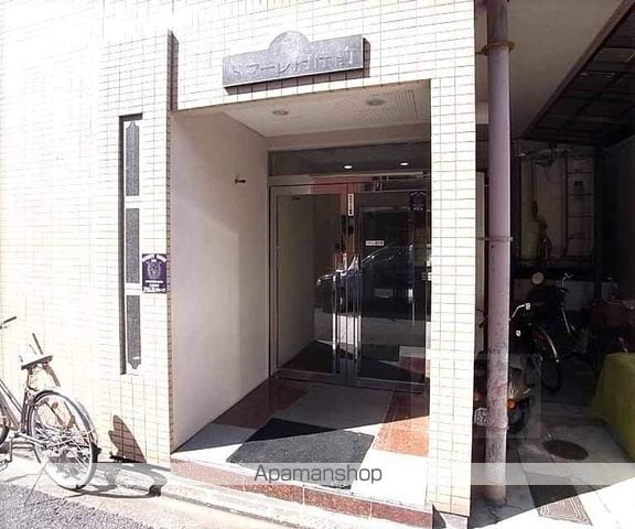 ドマーレ府庁前の玄関写真