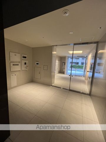 RESIDENCE OMIYA HIKAWASANDOの玄関写真